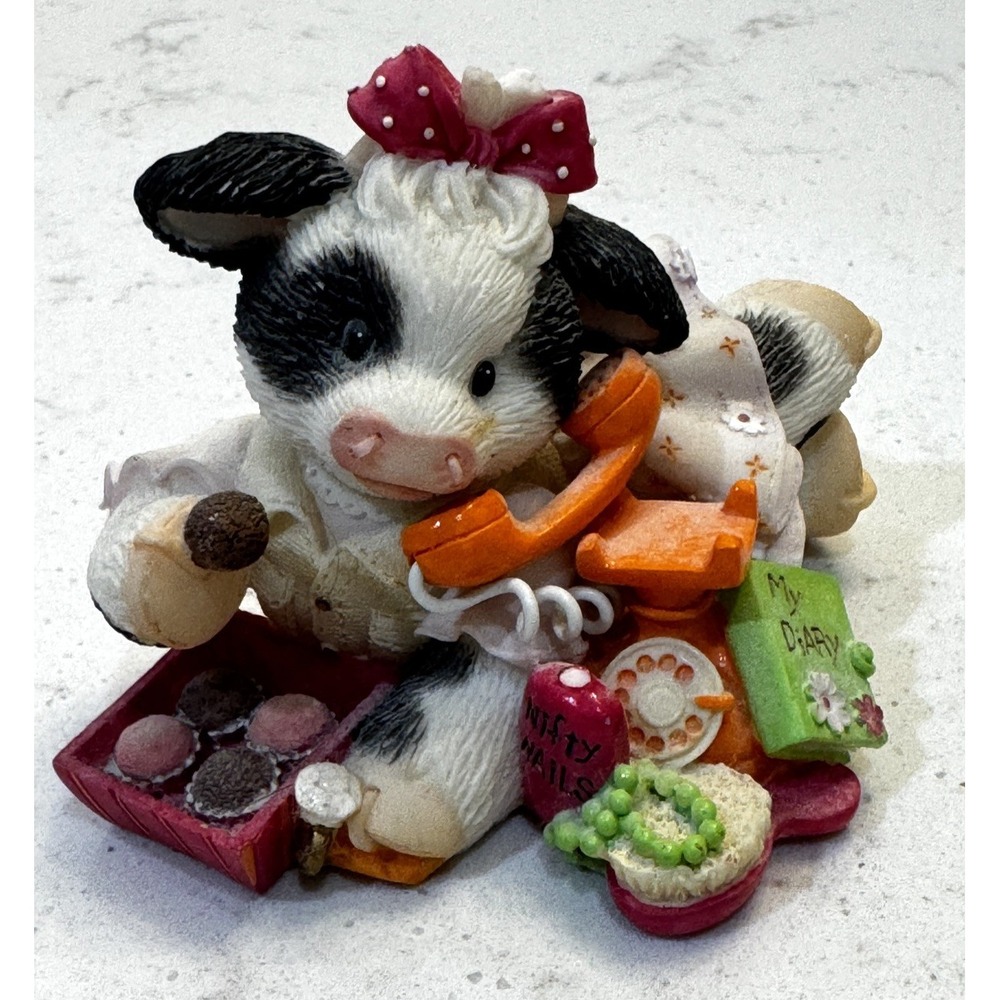 Enesco Mary's Moo Moos Us Girls Gotta Stay Cow-Nected Figurine 105875 2001